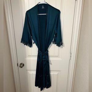 AW Bridal Satin Robe